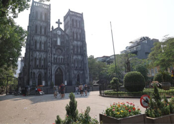 Hà Nội: Phố phường vắng vẻ, điểm vui chơi trong nhà hút khách