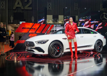 Thị trường xe hơi đang trong tình trạng chờ đợi căng thẳng các thông báo về chính sách giảm giá phí trước bạ.